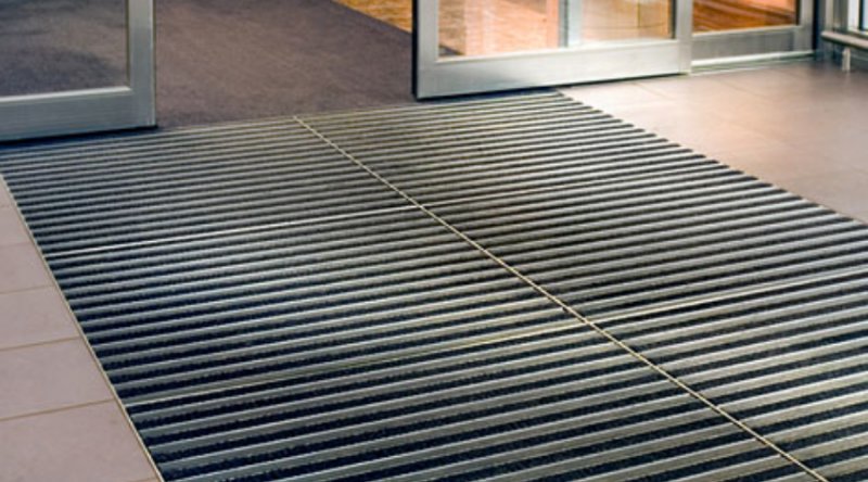 The Advantages of Using Entrance Matting in a Commercial Building